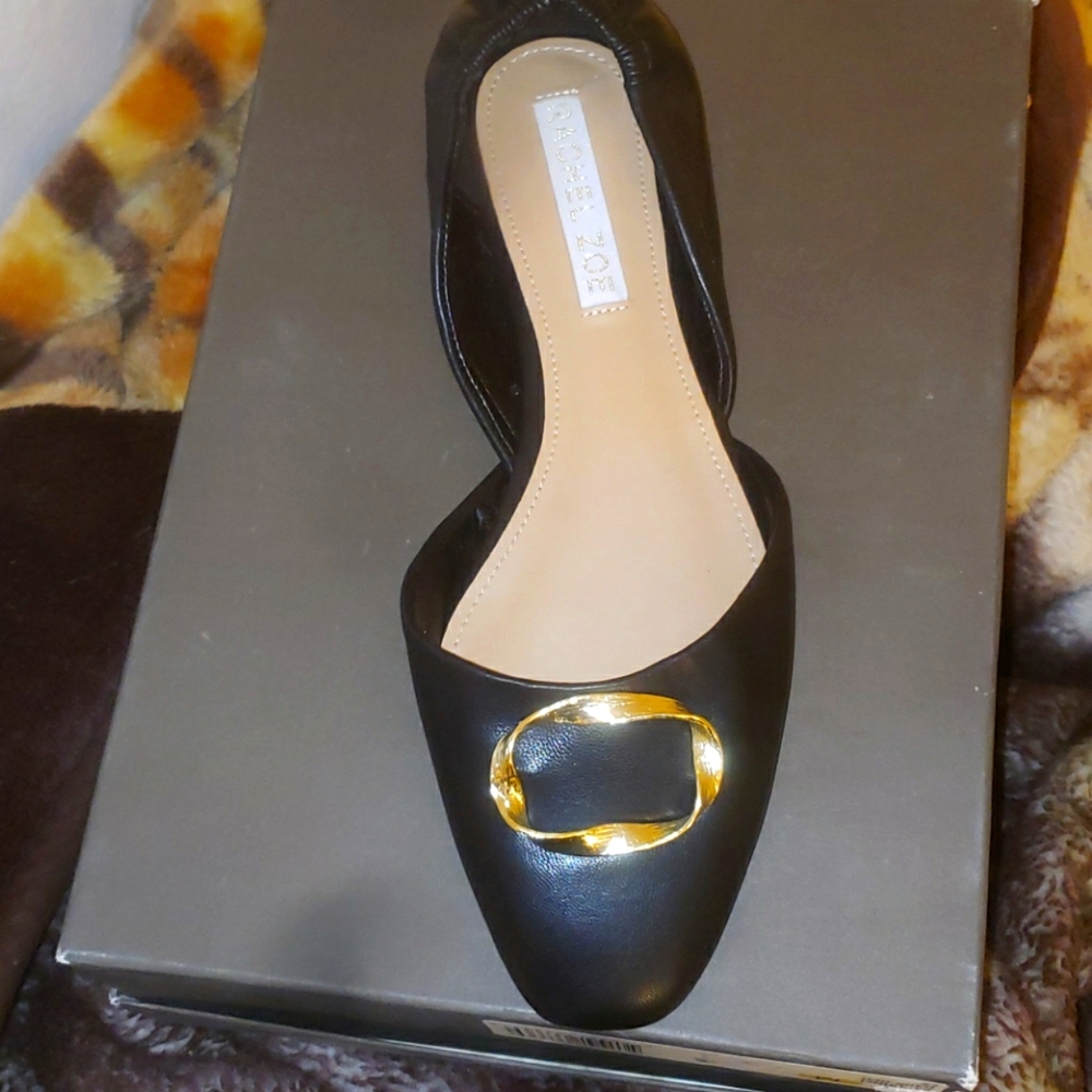 Almost brand new flats.. no scratches or flaws